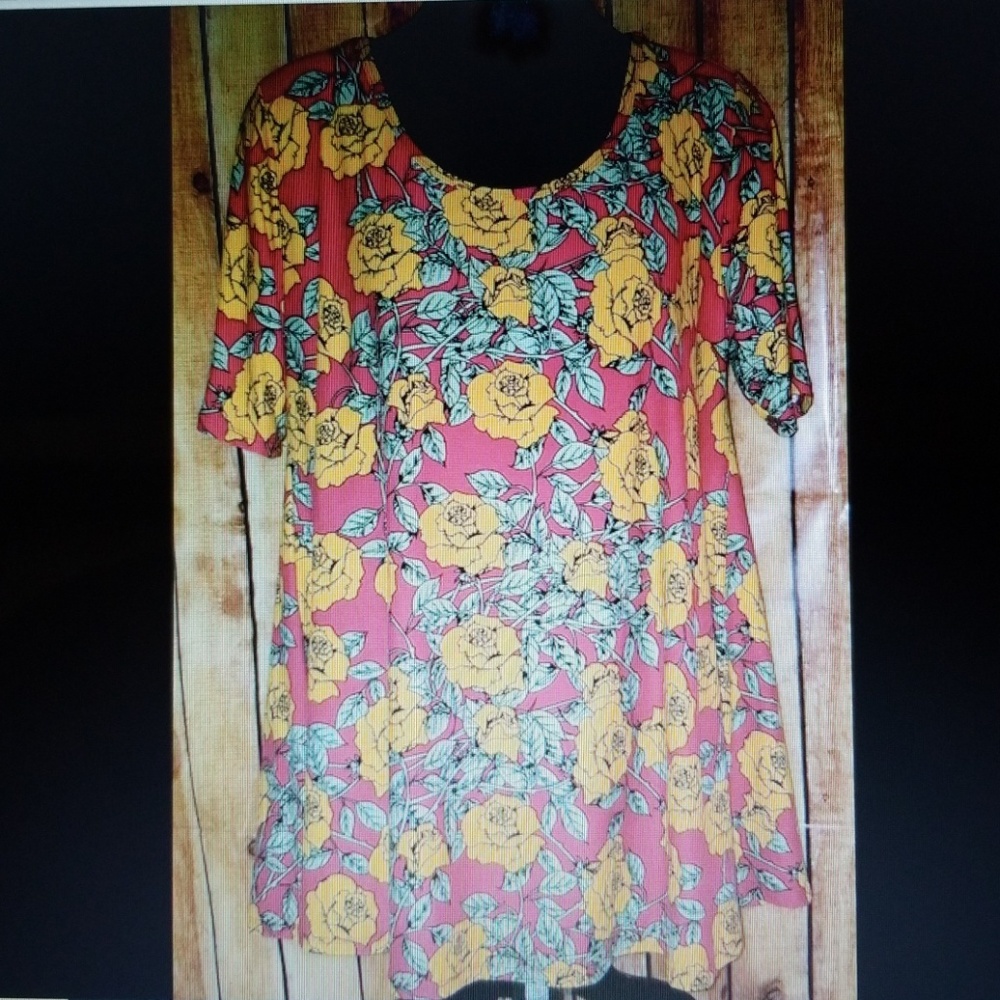 Lularoe perfect t shirt size large